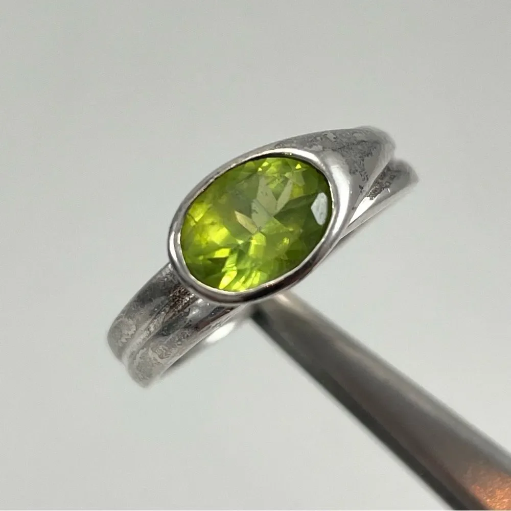 925 Sterling Silver Peridot Inlaid Gemstone Ring Classic Dainty Trendy Easy Waer